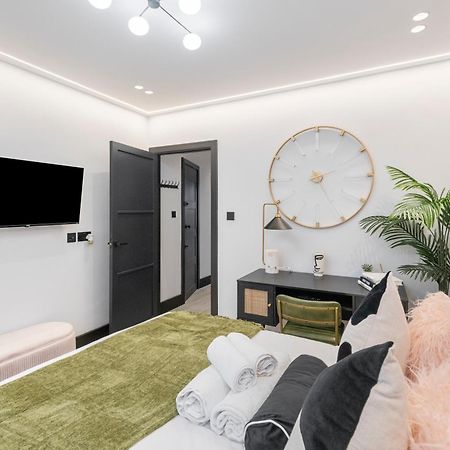 Appartement Unwind In Style 2Br With Cozy Backyard For Groups à Londres Extérieur photo