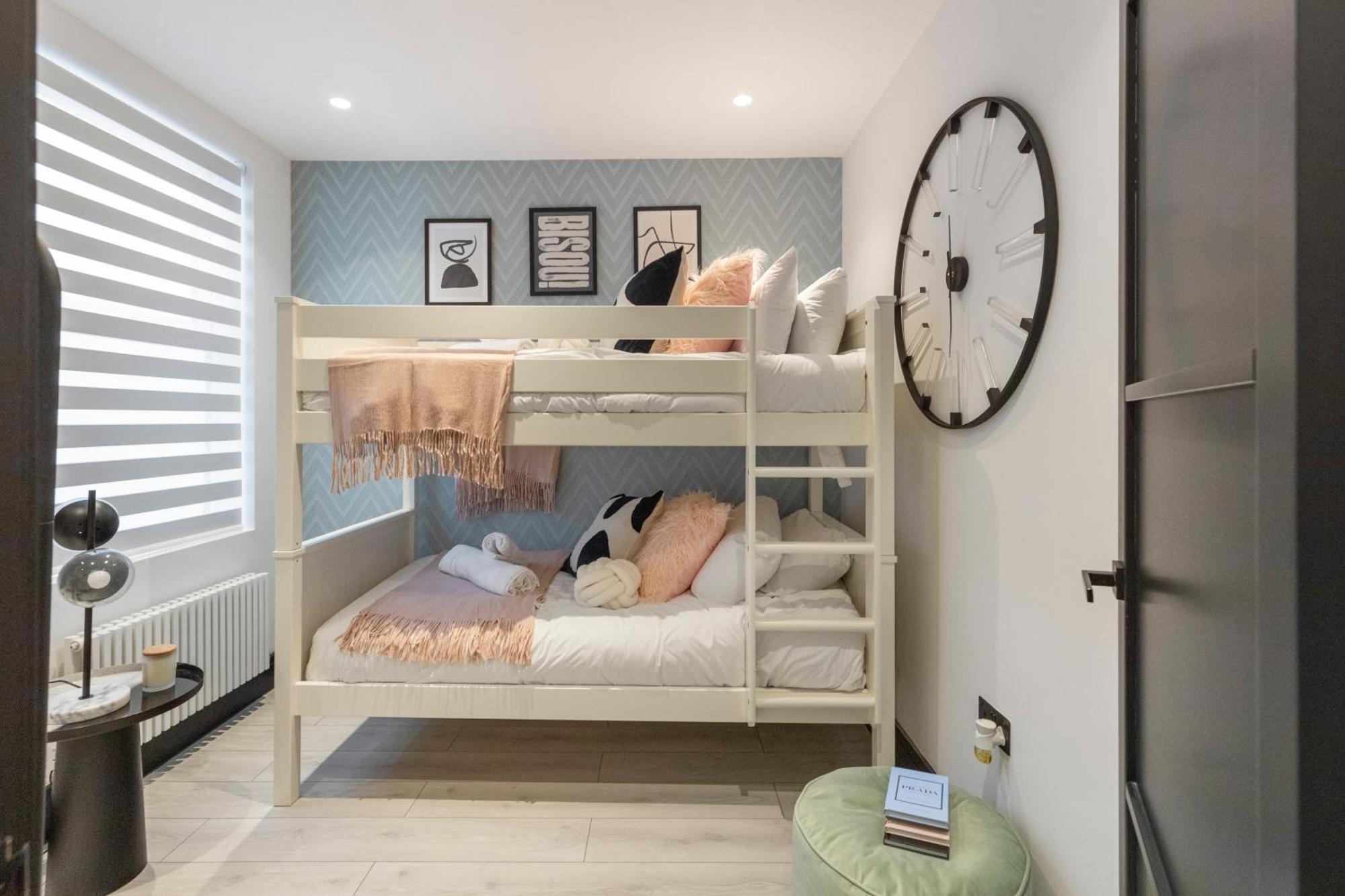 Appartement Unwind In Style 2Br With Cozy Backyard For Groups à Londres Extérieur photo