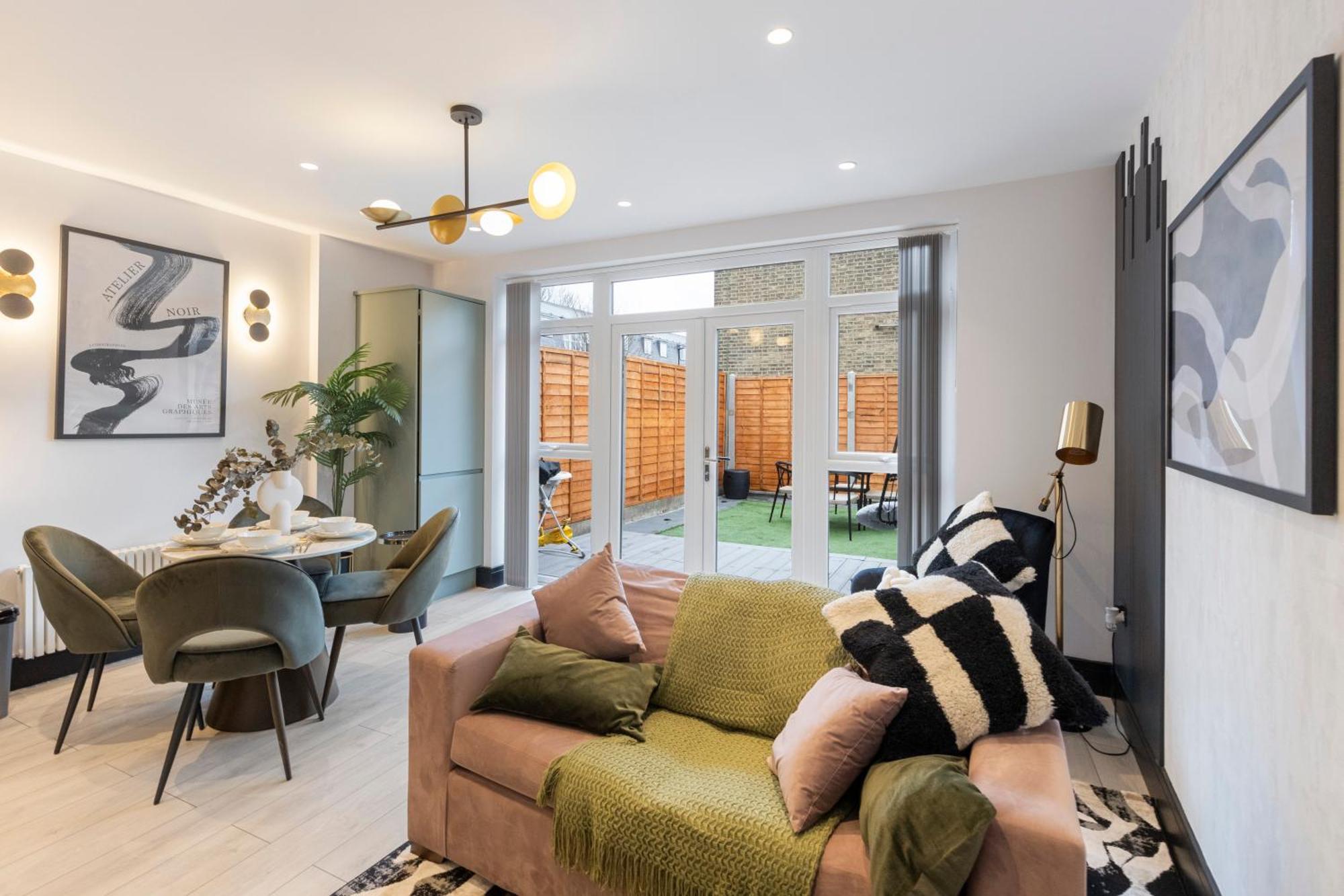 Appartement Unwind In Style 2Br With Cozy Backyard For Groups à Londres Extérieur photo