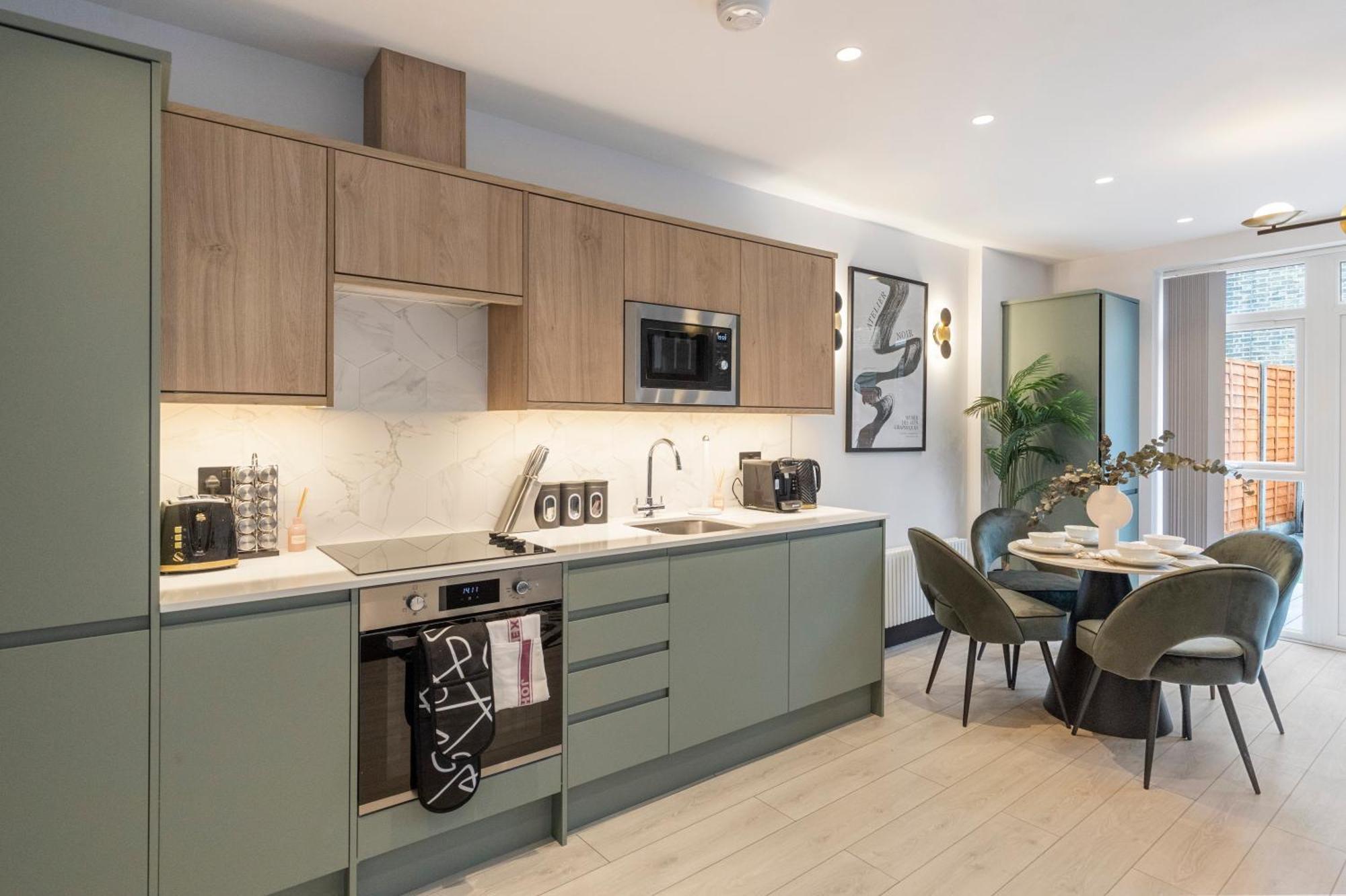 Appartement Unwind In Style 2Br With Cozy Backyard For Groups à Londres Extérieur photo